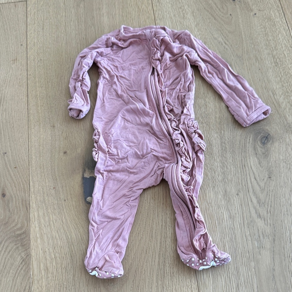 Caden Lane Mauve Ruffled Kids Footie 0/3m